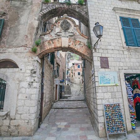 Apartment Alexandra Kotor Luaran gambar
